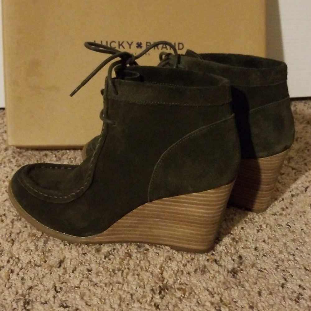Shoes - Picture 2 of 6